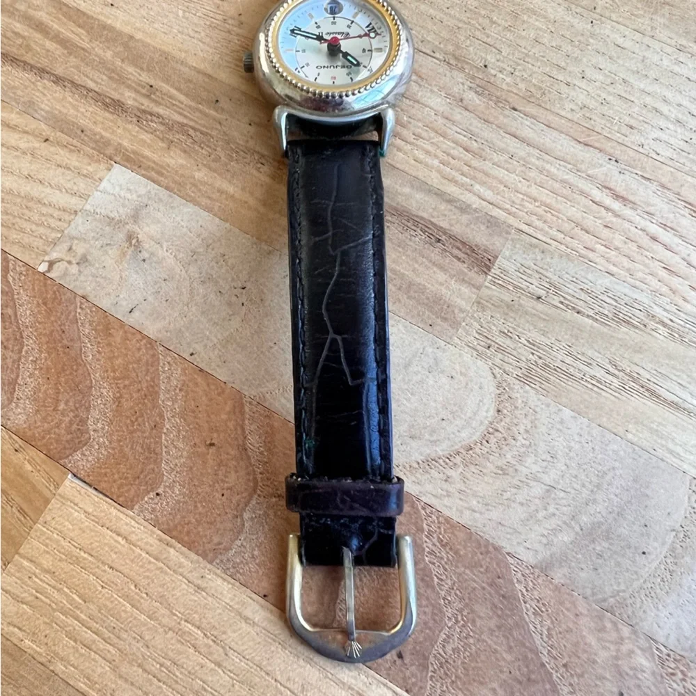 Vintage Dejuno ladies classic dress watch NEW BATTERY